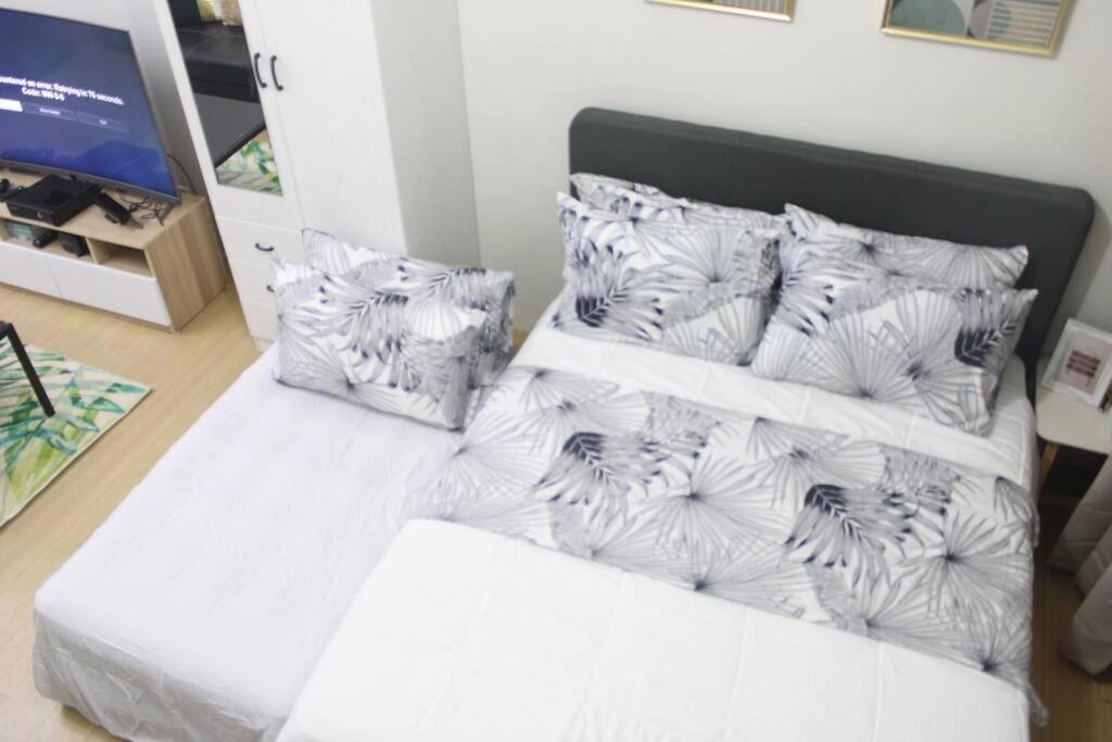 Huge A2J Executive Luxury 1Br Suite Near Abs Cbn, Gma Manila Exterior foto